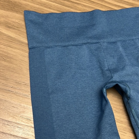 LULULEMON SEAMLESSLY STREET CROP LEGGINGS BLUE OMBRÉ 6 - Picture 7 of 16